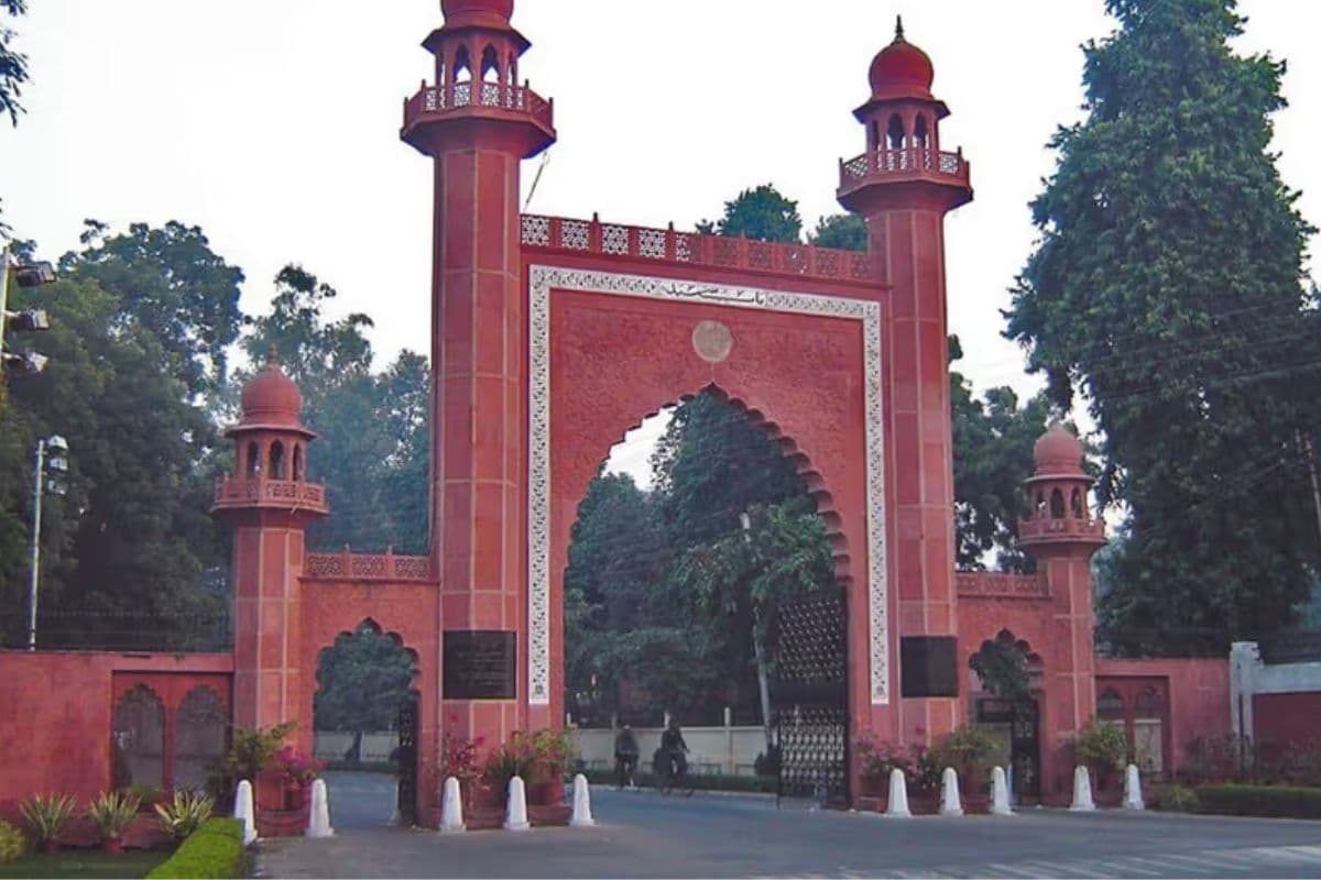 Aligarh Muslim University: सुप्रीम कोर्ट का बड़ा फैसला, अलीगढ़ मुस्लिम यूनिवर्सिटी का अल्पसंख्यक दर्जा बरकरार