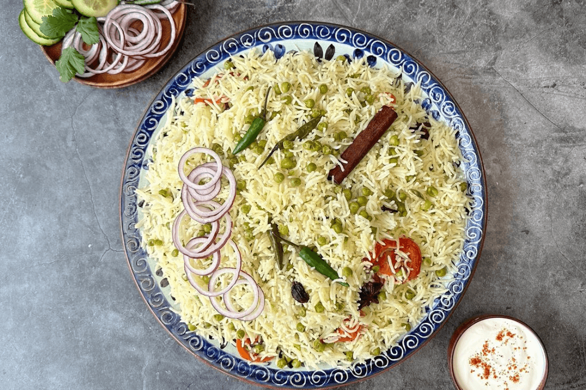 Aloo Matar Rice Recipe: झटपट बनने वाली स्वादिष्ट रेसिपी है आलू मटर राइस