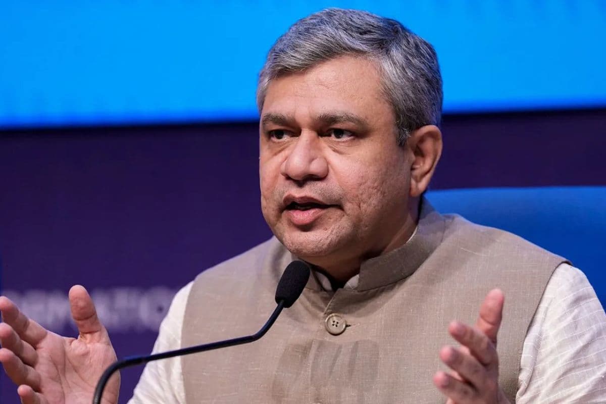 IIMC 56th Convocation: आईआईएमसी का 56वां दीक्षांत समारोह, केन्द्रीय मंत्री अश्विनी वैष्णव हुए शामिल, कहा- 'राष्ट्र प्रथम, हमेशा प्रथम'