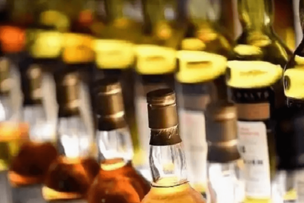 Aurangabad News: 518 लीटर विदेशी शराब के साथ तस्कर गिरफ्तार, 5 हजार लीटर देसी शराब नष्ट