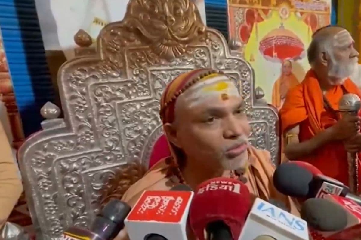 Maharashtra CM: अविमुक्तेश्वरानंद ने उद्धव को दिया था CM बनने का आशीर्वाद, अब शिंदे को मुख्यमंत्री बनाने की मांग की