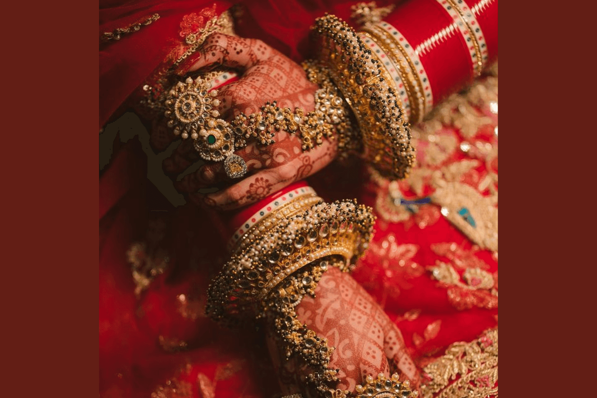 Bangle Design For Wedding: शादी के लिए चुनें ये खूबसूरत कंगन डिजाइन, जोड़े आपके लुक में चार चांद