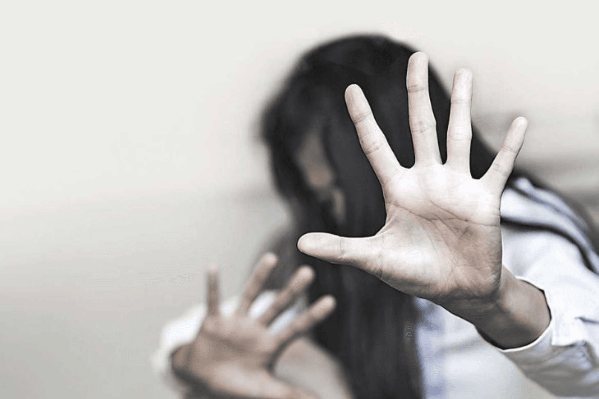 Bettiah News: मानवता शर्मसार! डॉक्टर ने किया नाबालिग नौकरानी के साथ गंदा काम, गांव से लेकर आया था घर