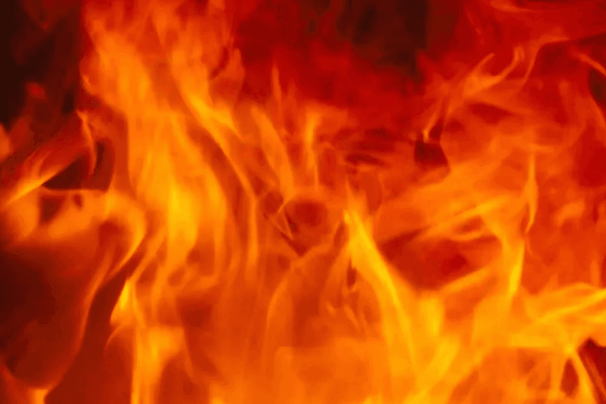 Bihar News: आरा के कपड़ा गोदाम में लगी भीषण आग, डेढ़ करोड़ का माल जलकर राख