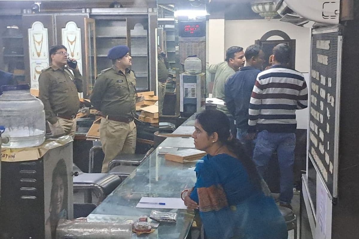 समस्तीपुर में बदमाशों ने गनप्वाइंट पर लूटे 1 करोड़ के गहने, 12 मिनट में वारदात