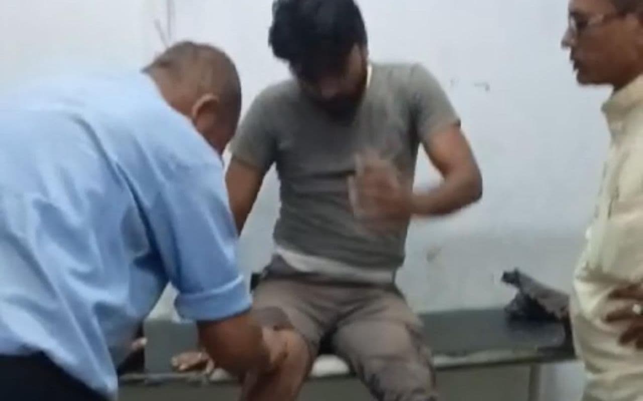 Bihar News: मुजफ्फरपुर स्वास्थ्य केंद्र(PHC) में डॉक्टर नहीं, गार्ड ने मरीज को लगाया इंजेक्शन, वीडियो हुआ वायरल