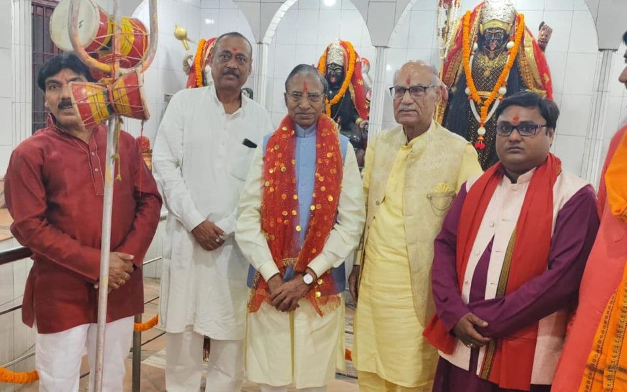 Bihar News: चित्रगुप्त पूजा पर कायस्थ महापंचायत के अध्यक्ष ने किया पटना के पंडालों का दौरा, लोगों में दिखा खास उत्साह