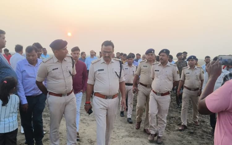 Bihar News: बगहा SP ने किया पुलिस केंद्र और बहुउद्देशीय भवन का निरीक्षण, पुलिस कर्मियों को दिए ये निर्देश