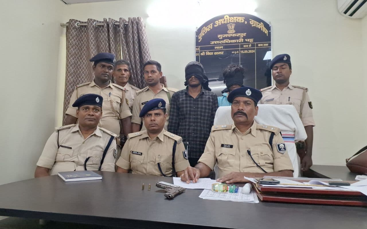 Bihar News: मुजफ्फरपुर में पूर्व सरपंच की हत्या करने वाले दो शातिर अपराधी गिरफ्तार, दो फरार