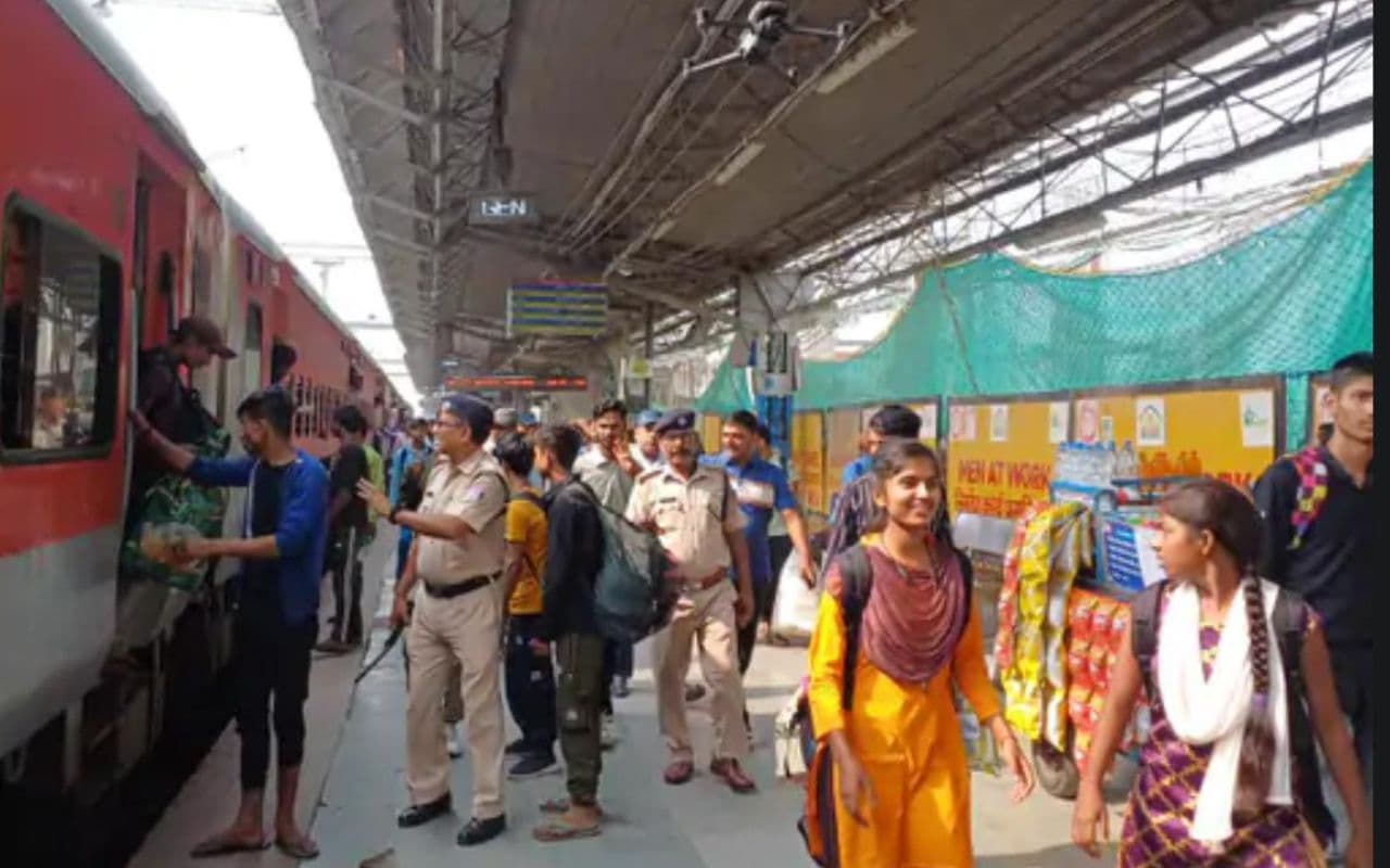 मुजफ्फरपुर जंक्शन पर भीड़ में बढ़ी छेड़खानी, बदमाशों पर कार्रवाई के लिए रेल पुलिस अलर्ट