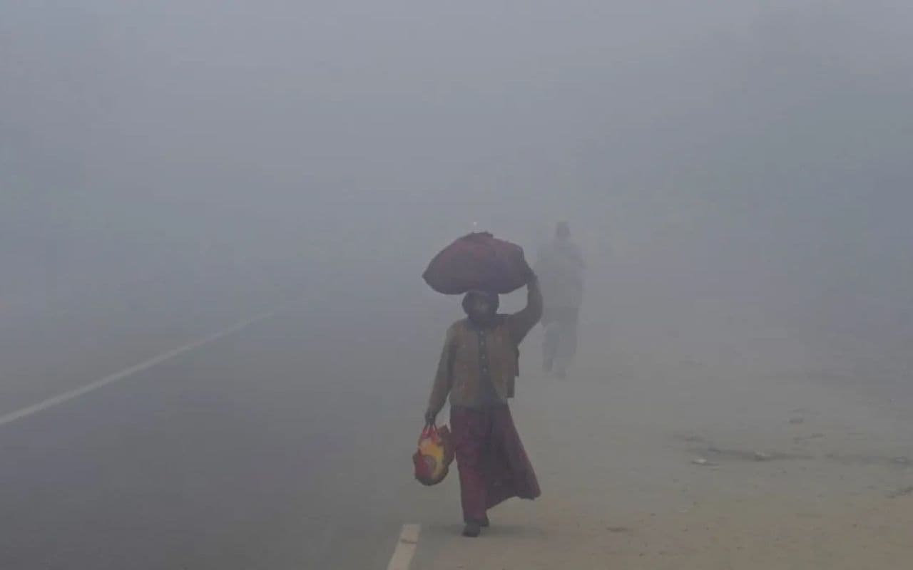 Munger Weather: कोहरे के बीच गुरुवार की हुई  सुबह, 3 डिग्री सेल्सियस तक गिरा मौसम का पारा