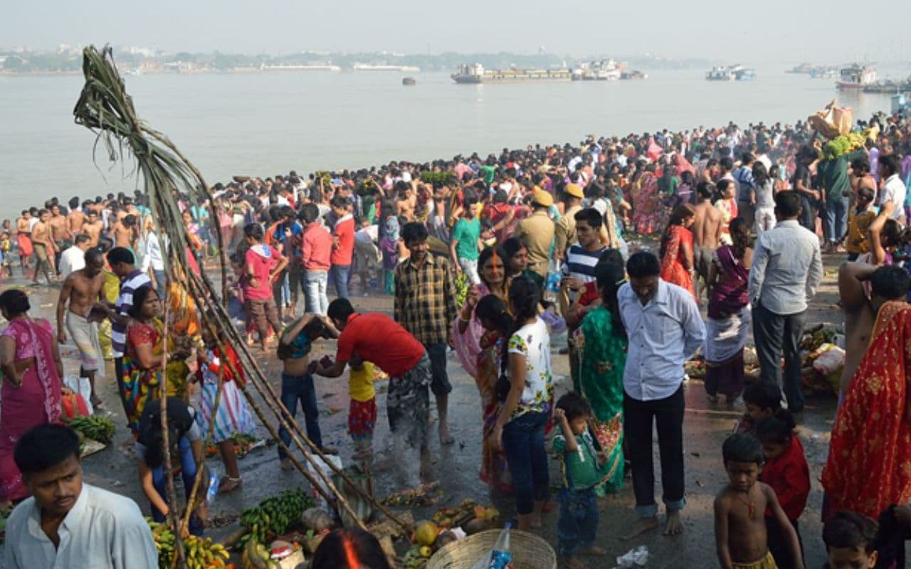 Chhath Puja 2024: आस्था में बााधक नहीं बनी धर्म की दीवार, मोतिहारी में तीन मुस्लिम महिलाएं कर रही छठ व्रत
