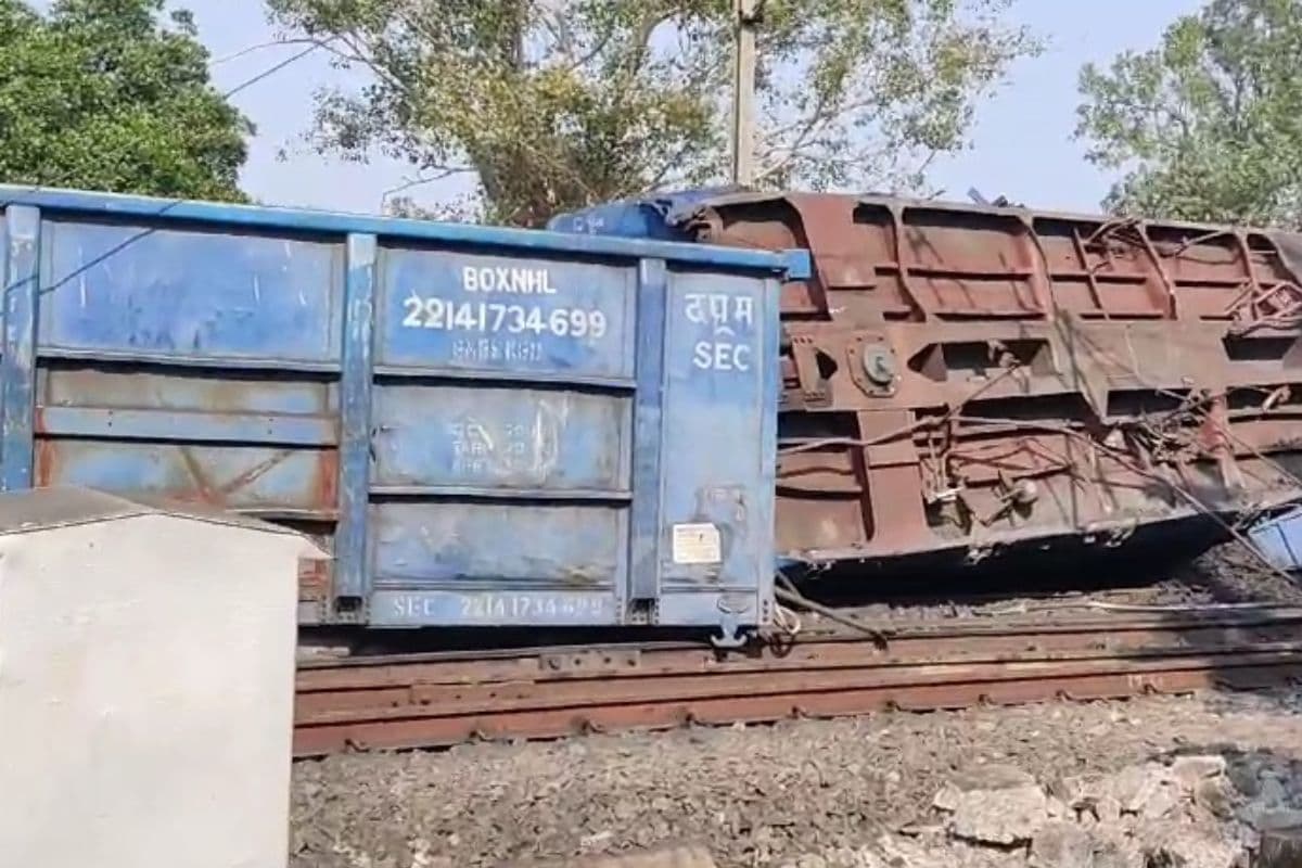 Chhattisgarh Train Accident: छत्तीसगढ़ में रेल हादसा, मालगाड़ी के 20 डिब्बे पटरी से उतरे, देखें VIDEO