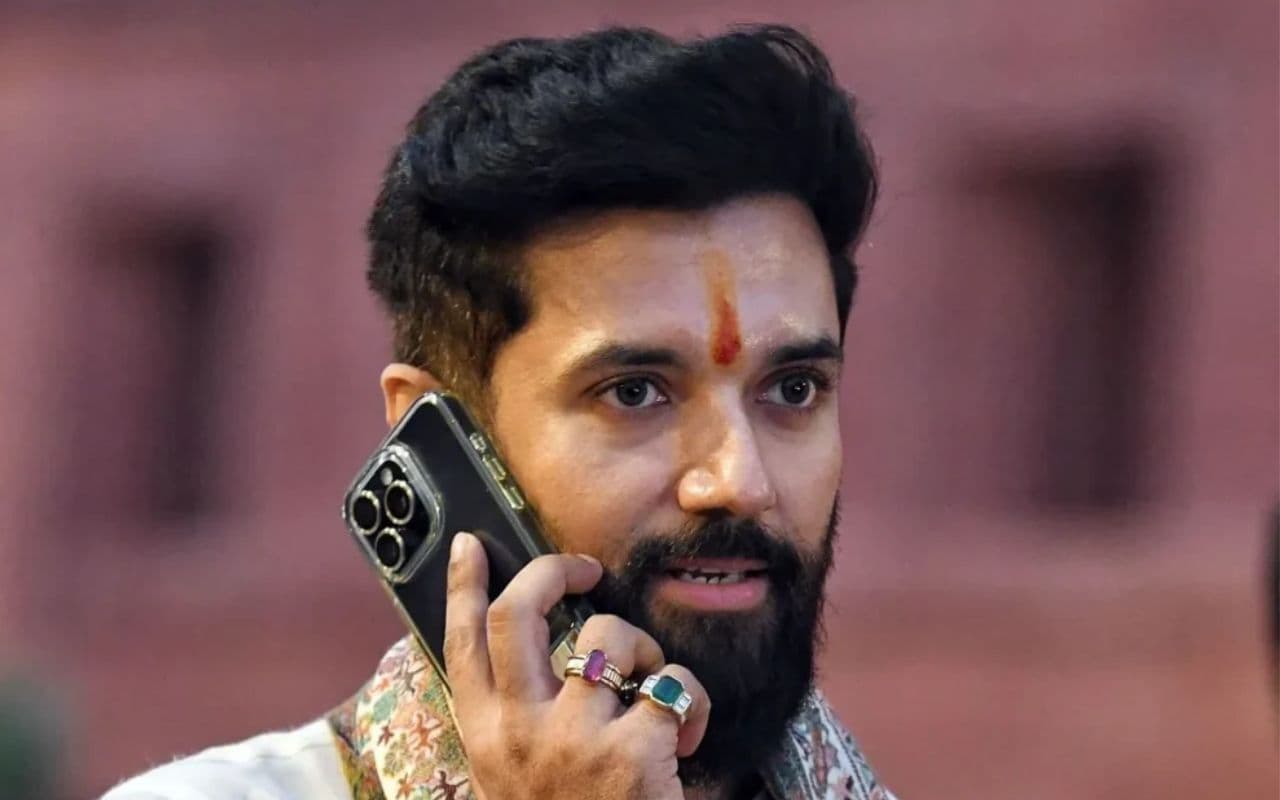 Chirag Paswan: सड़क पर तड़प रहे दो युवकों के लिए देवदूत बने चिराग, गाड़ी रुकवाकर पहुंचाया अस्पताल