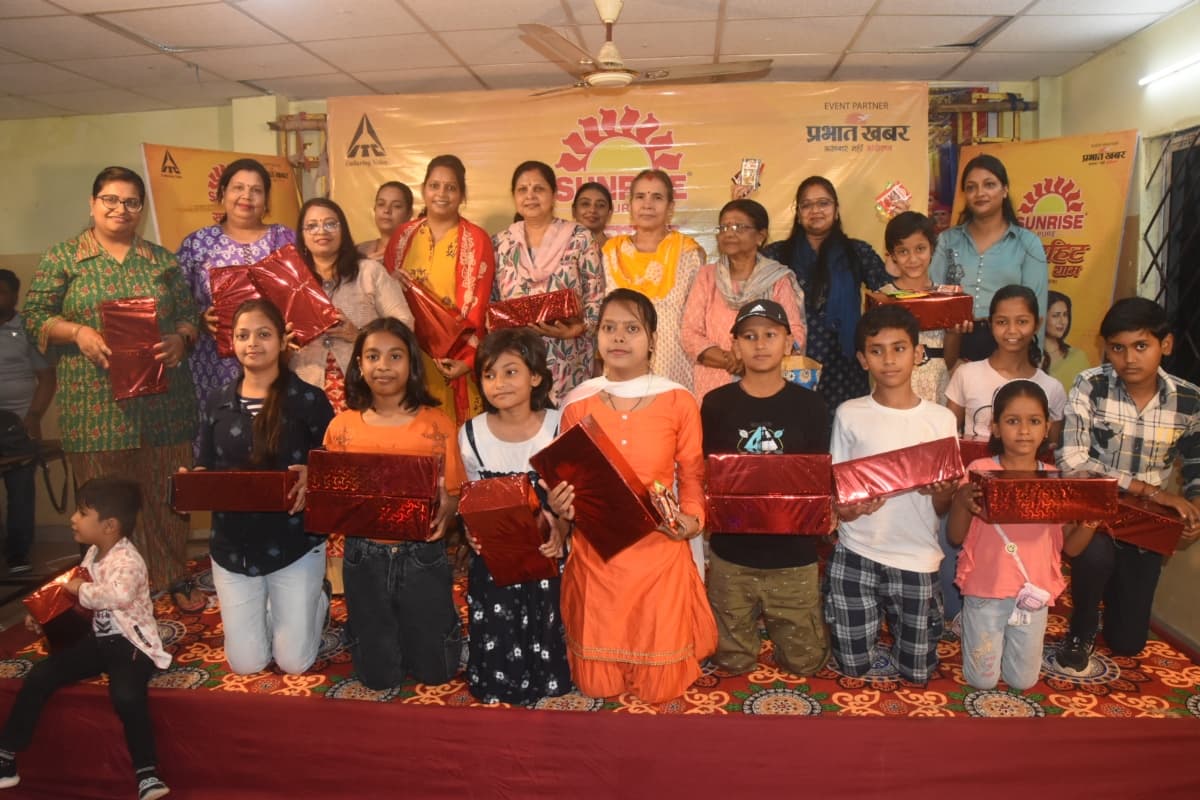 सनराइज मसाले और प्रभात खबर के कार्यक्रम में बच्चों और महिलाओं ने की जमकर मस्ती, डांस और गुब्बारे फुलाकर पाया पुरस्कार