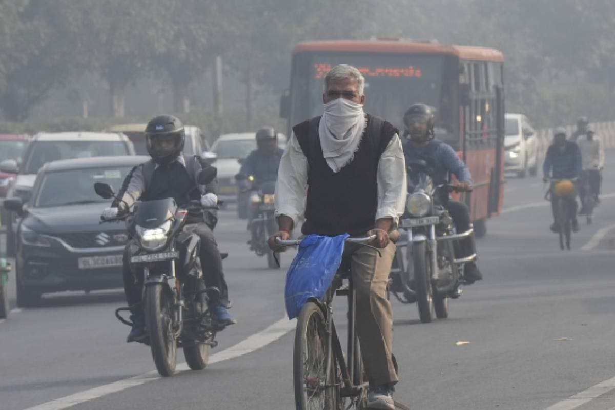 Delhi Weather : दिल्ली में सांस लेना मुश्किल, सर्दी से ठिठुर रहे हैं लोग, मौसम विभाग ने दी ये जानकारी