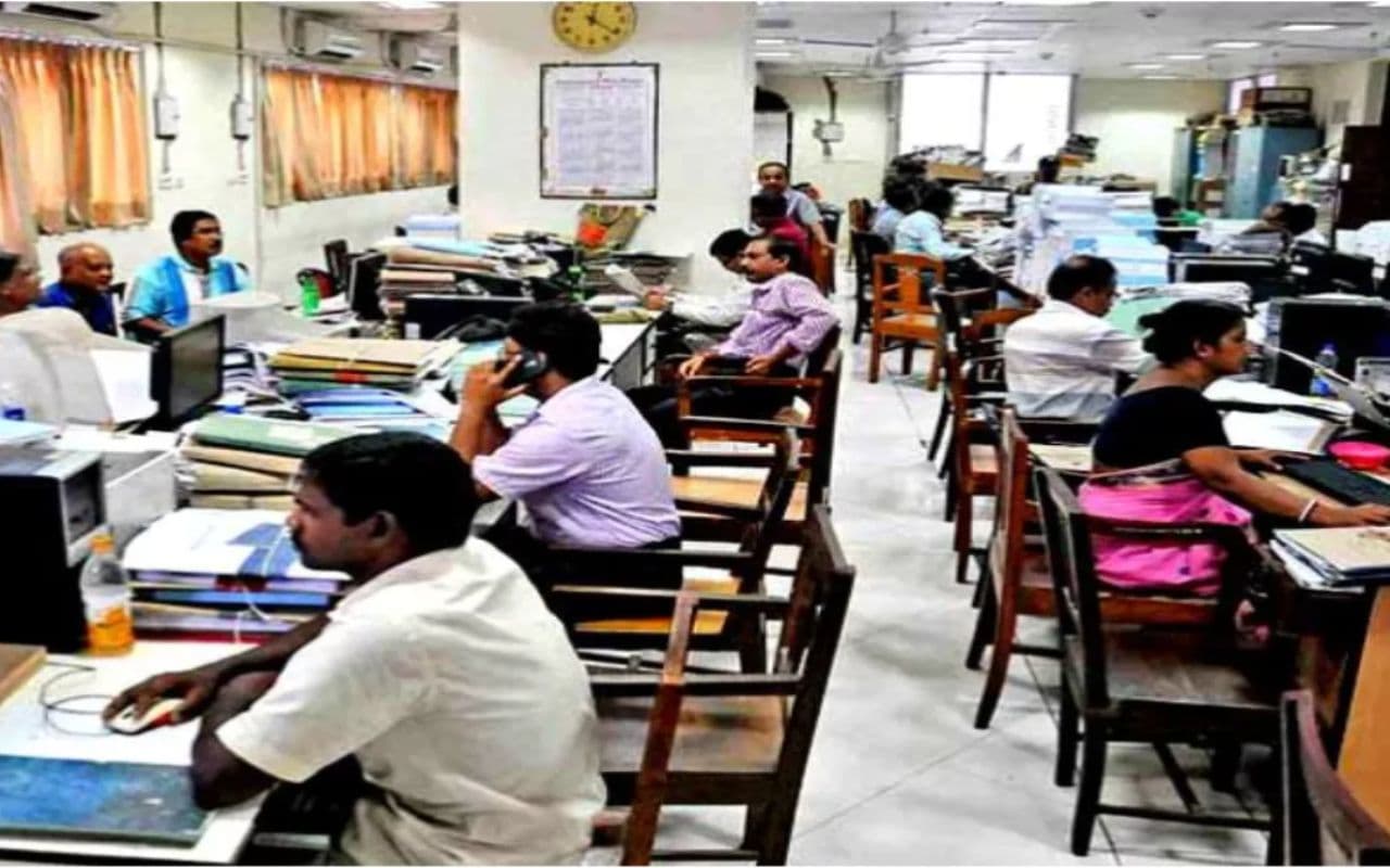 Bihar के इस जिले में सभी सरकारी कर्मचारियों की छुट्टी हुई रद्द, जानें कारण Bihar के इस जिले में सभी सरकारी कर्मचारियों की छुट्टी हुई रद्द, जानें कारण