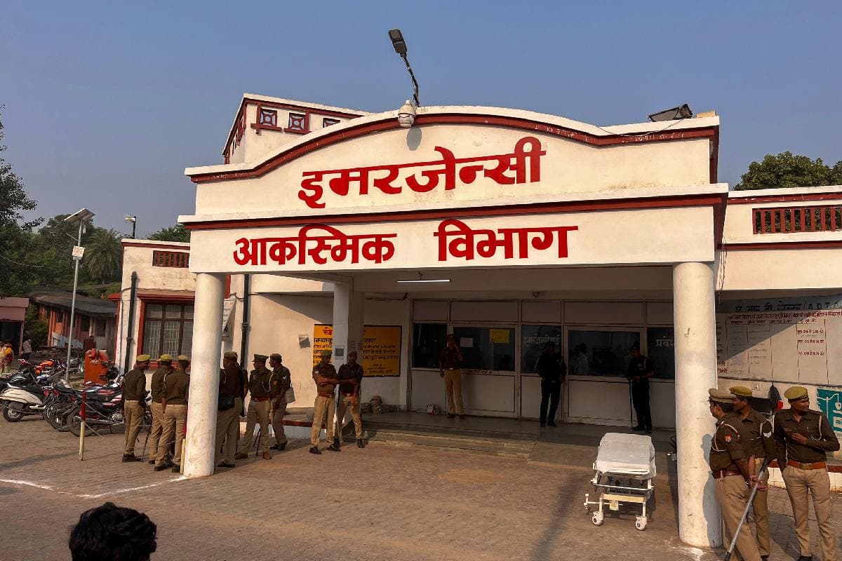 Jhansi Medical College Fire : अफरातफरी के बीच जिसे जो नवजात मिला, उसे उठा ले गया