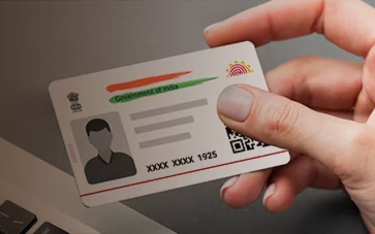 Masked Aadhaar Card: फ्रॉड होने से बचाएगा 'मास्क्ड आधार कार्ड', दिखेंगे केवल चार अंक, जानें डाउनलोड करने का तरीका