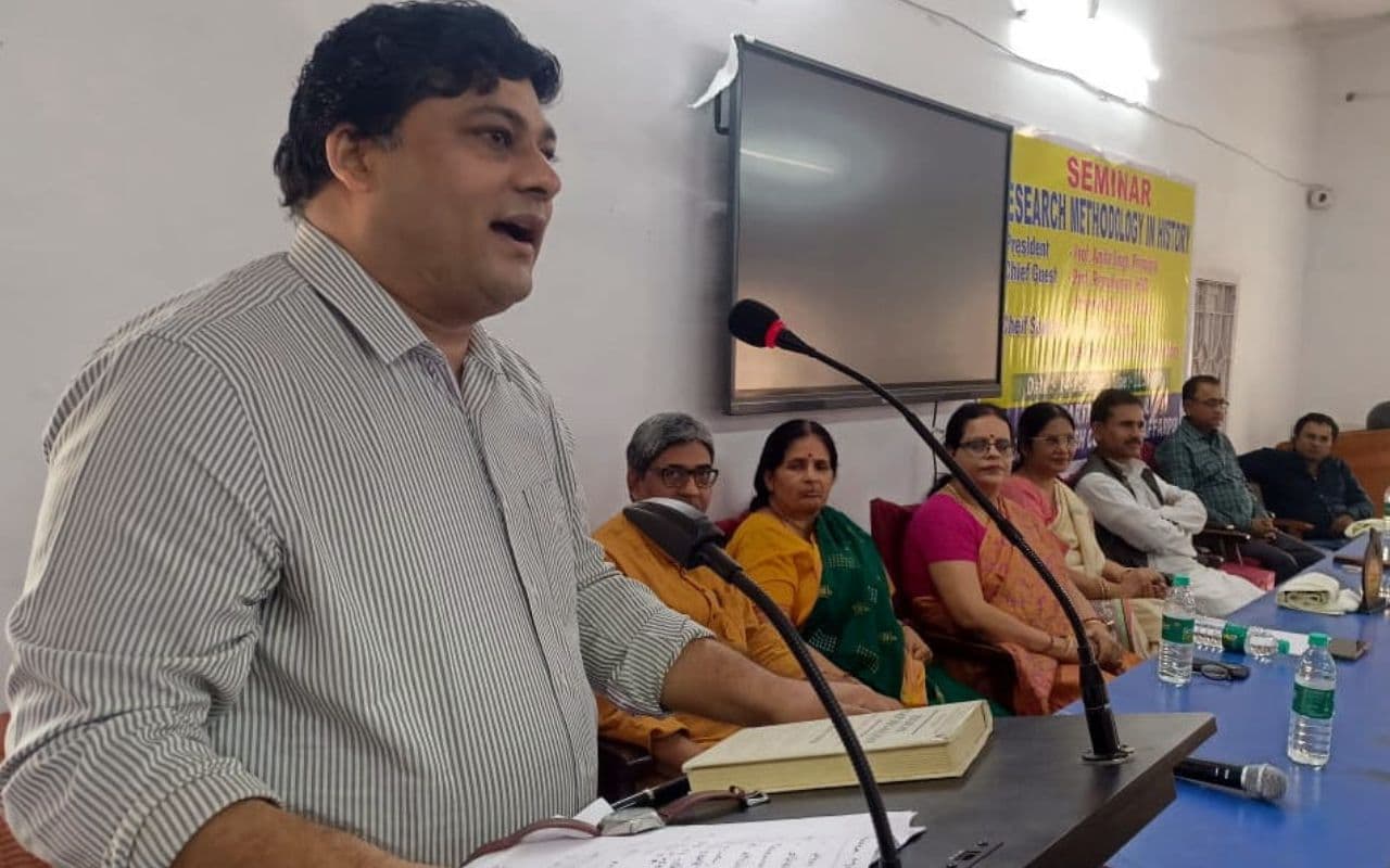 Muzaffarpur: ऐतिहासिक शोध पद्धति का क्या है आधार? डा. गौतम चंद्रा ने बताया