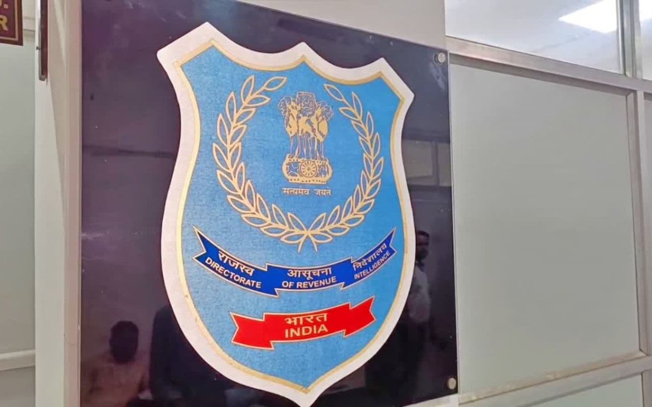 Muzaffarpur में 96 लाख का विदेशी सिगरेट किया गया जब्त, तस्कर गिरफ्तार