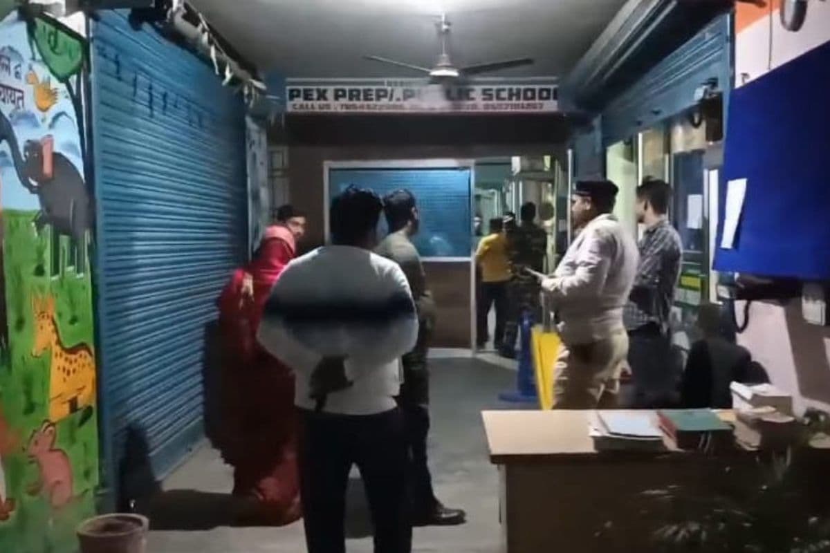 हॉस्टल में 12 वर्षीय छात्र की संदिग्ध मौत, स्कूल प्रबंधन पर परिजनों ने लगाए गंभीर आरोप