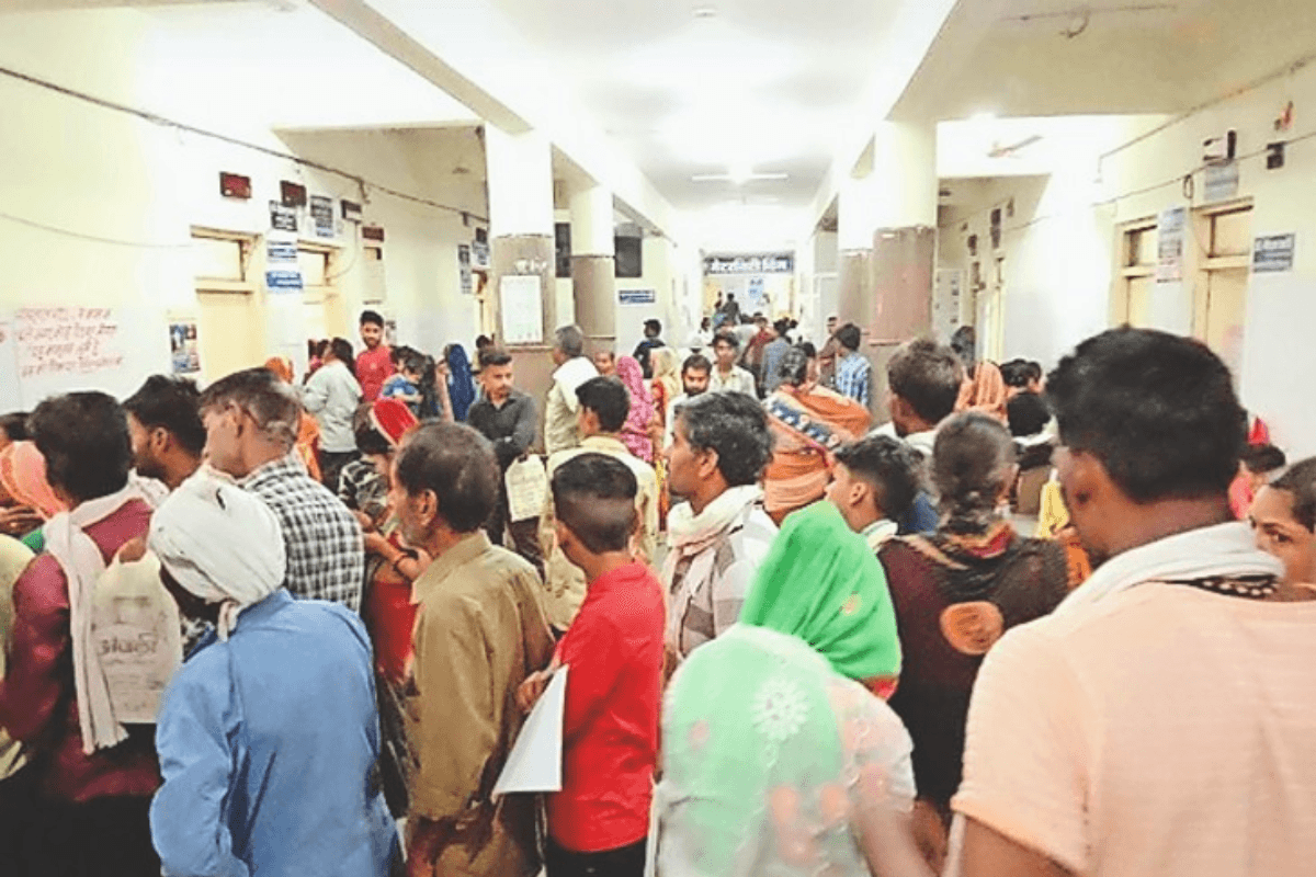 Muzaffarpur News: पर्व खत्म होते ही बढ़ी मरीजों की संख्या, सदर अस्पताल में काउंटर बंद रहने पर हंगामा
