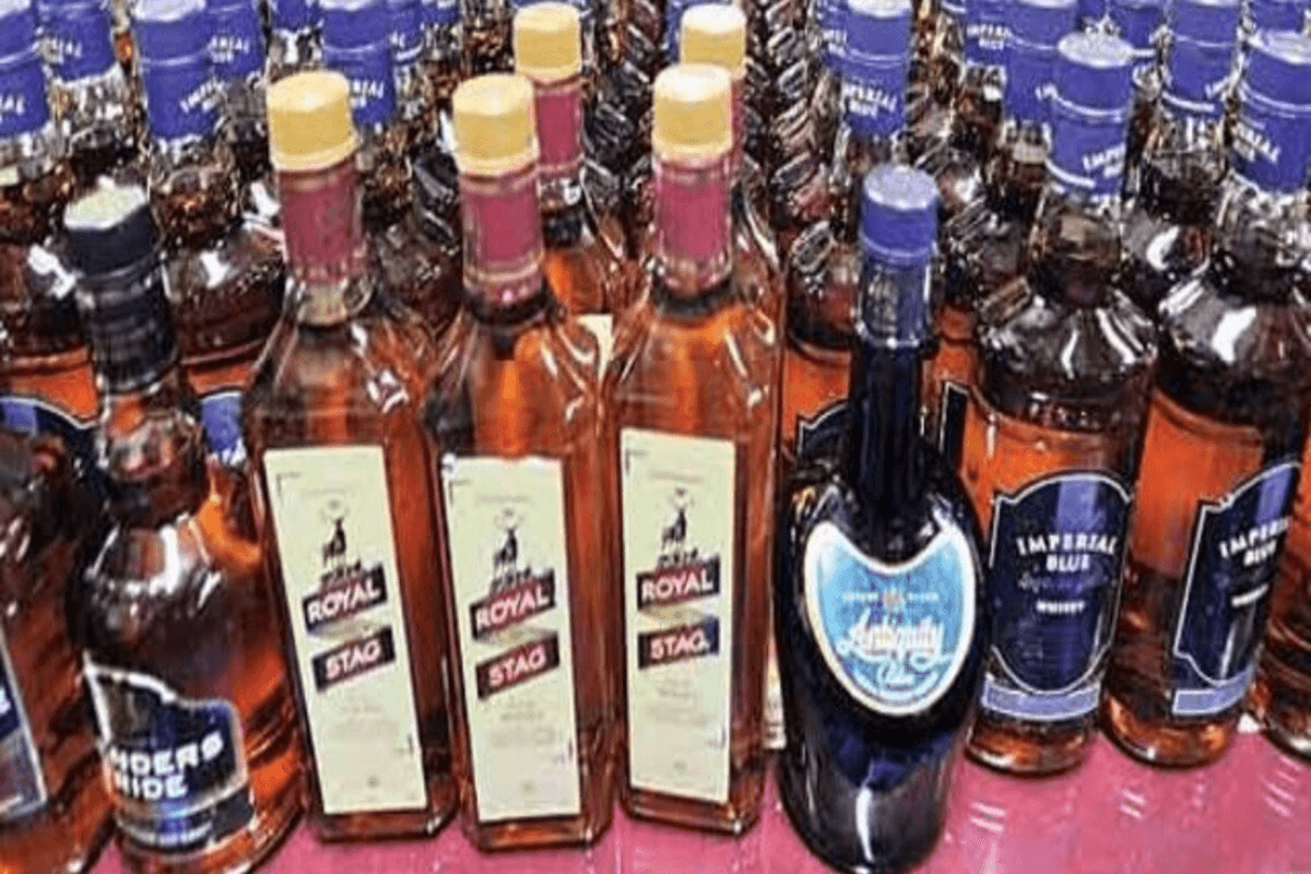 Muzaffarpur News: 20 लाख की विदेशी शराब जब्त, मौके से दो तस्कर भी गिरफ्तार