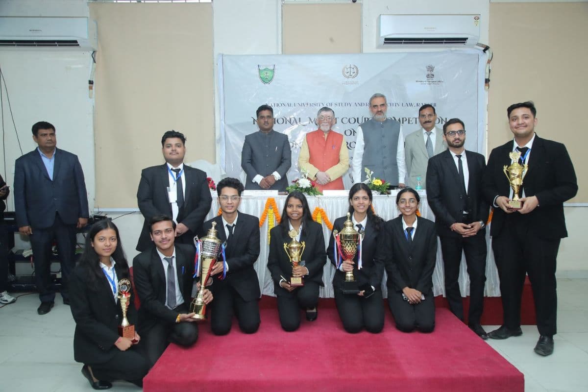 नेशनल लॉ यूनिवर्सिटी की मूट कोर्ट प्रतियोगिता में राज्यपाल संतोष कुमार गंगवार को याद आए अपनी वकालत के दिन