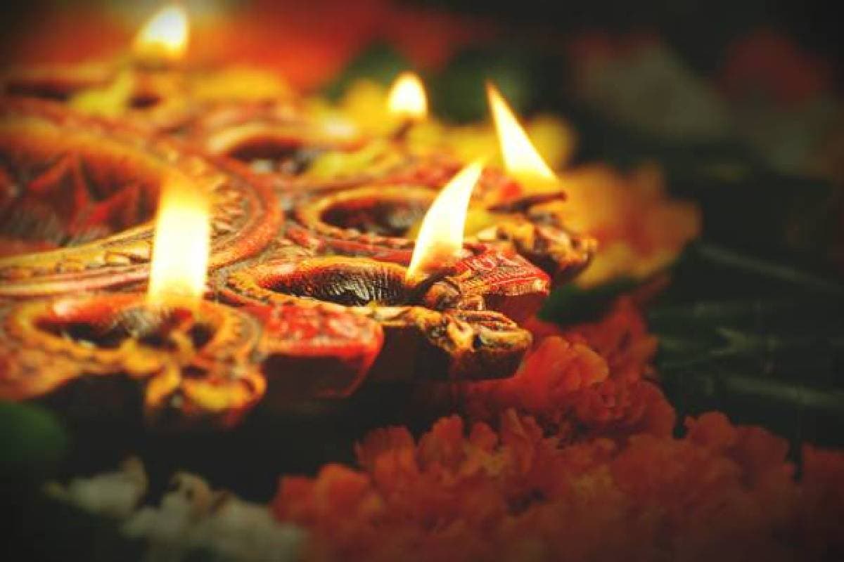 Dev Deepawali 2024: देव दीपावली पर कहां जलाएं कितने दीपक, जानें इसके फायदे