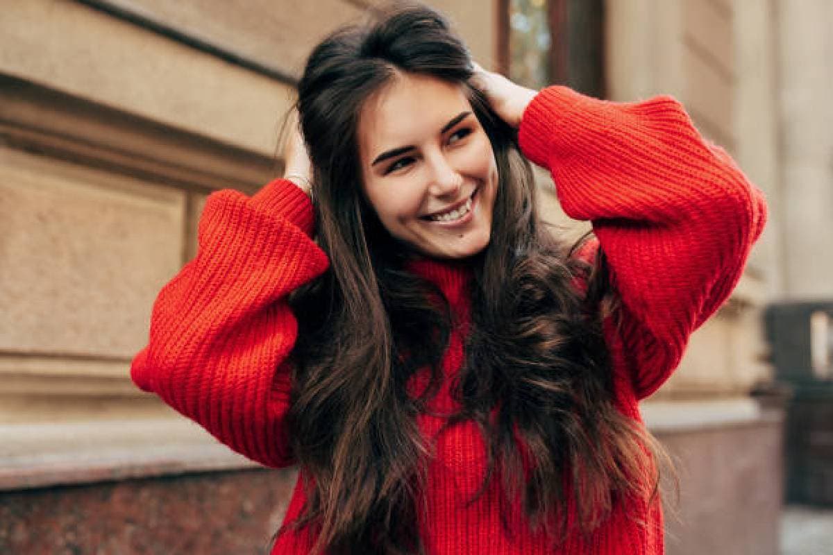 Winter Hair Care: ठंडा या गर्म किस पानी से धोना चाहिए बाल, जानें इसके फायदे और नुकसान