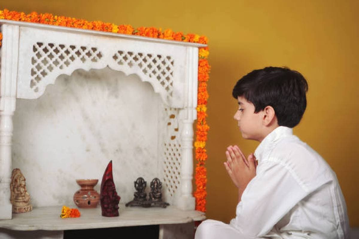 Vastu Tips: कैसा होना चाहिए घर का मंदिर? करें इन नियमों का पालन, कभी नहीं जाएगी लक्ष्मी