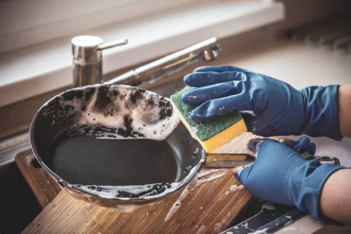Winter Cleaning Tips: सर्दियों में बर्तन धोने का नहीं करता मन, अपनाएं ये शानदार टिप्स