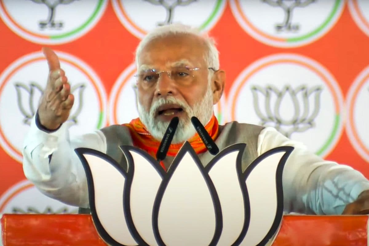 PM Modi In Maharashtra: सोलापुर में बोले पीएम मोदी- एक रहेंगे तो सेफ रहेंगे, कहा- अघाड़ी में मची भगदड़