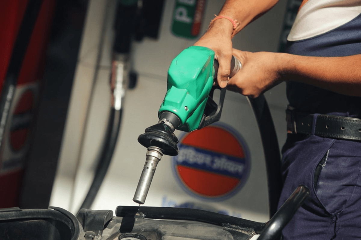 Muzaffarpur Petrol-Diesel Price: खुशखबरी! फिर कम हुआ पेट्रोल-डीजल का दाम, जानिए आपके शहर में क्या है ताजा रेट?
