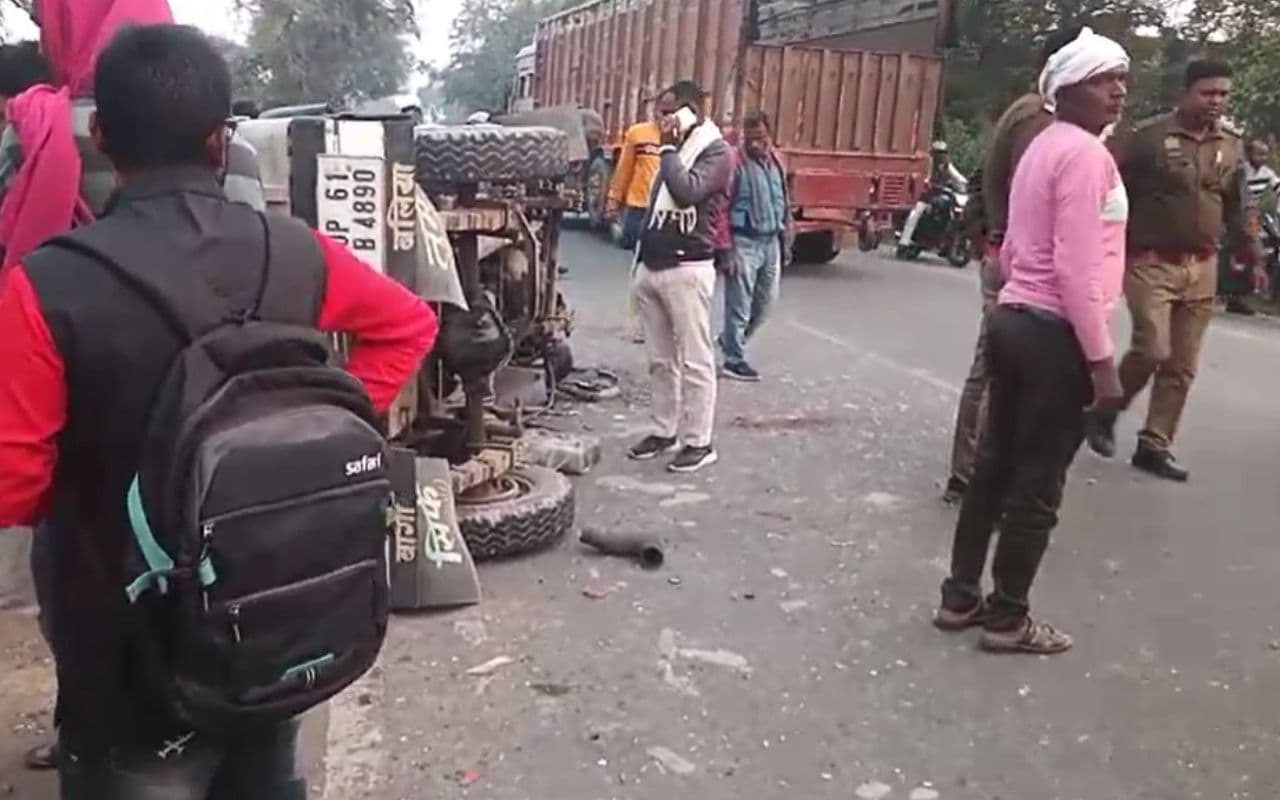 Road Accident: बलिया में दर्दनाक हादसा, रोडवेज बस ने बारातियों से भरी जीप में मारी टक्कर, 16 लोग गंभीर