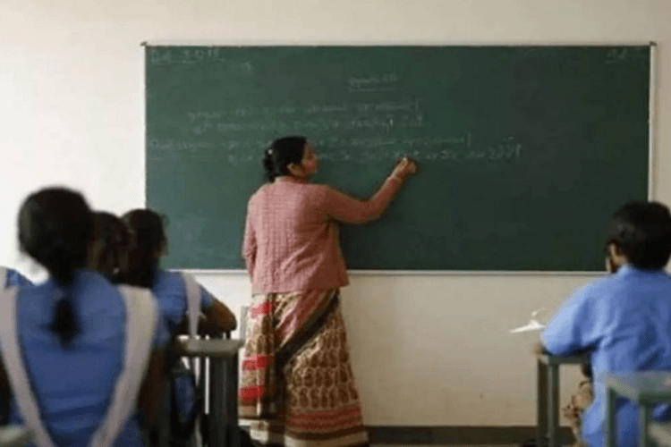 Samastipur News: शिक्षक सप्ताह में दो दिन स्कूलों का करेंगे निरीक्षण, टीएलएम में स्थानीयता को दिया जाएगा बढ़ावा