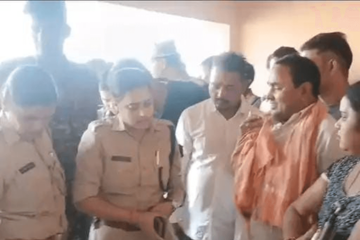 Samastipur News: फंदे से लटका मिला युवक का शव, परिजन लगा रहे हत्या का आरोप