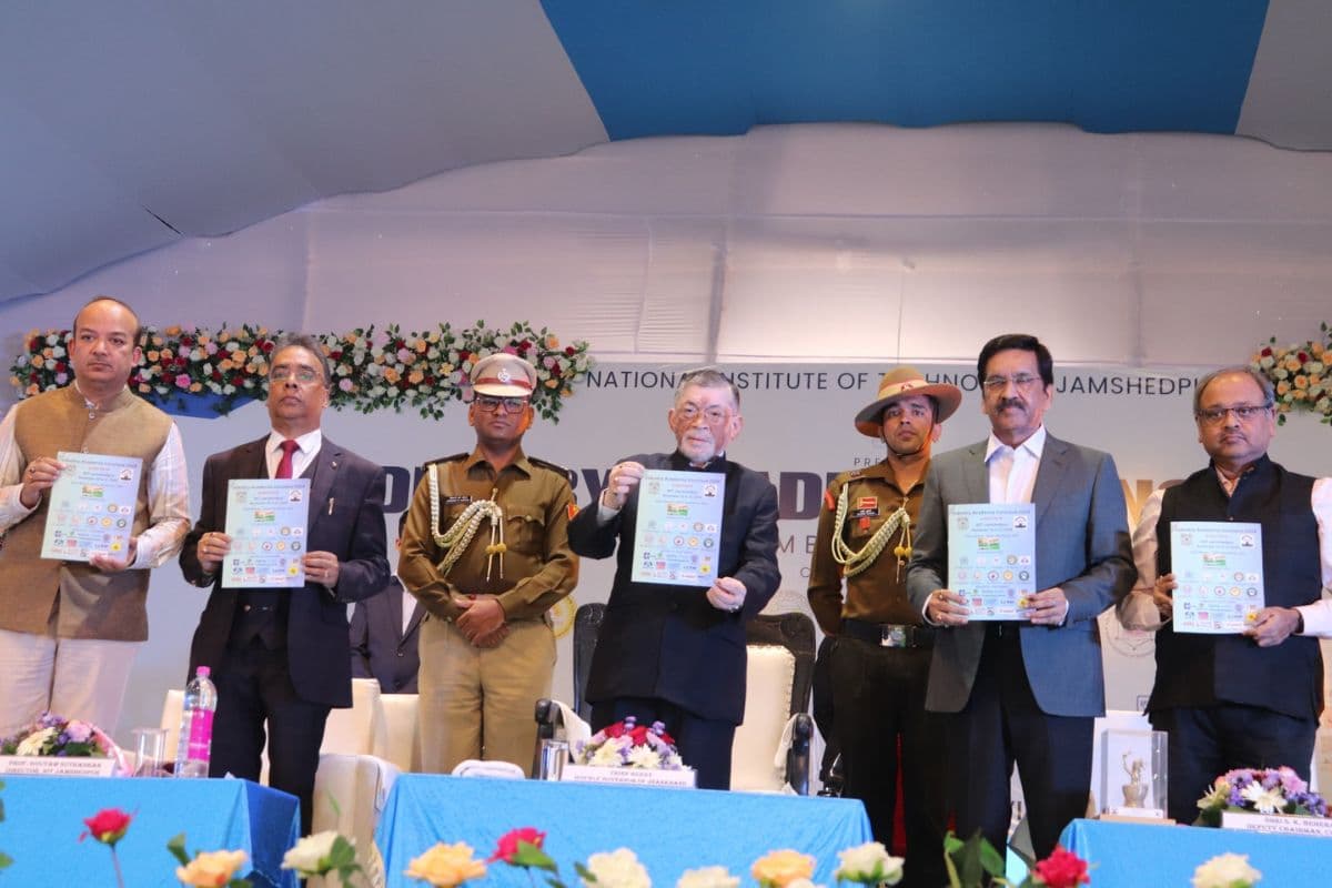 Jharkhand News: राज्यपाल संतोष कुमार गंगवार ने एनआईटी जमशेदपुर के विद्यार्थियों को दिया सफलता का मंत्र