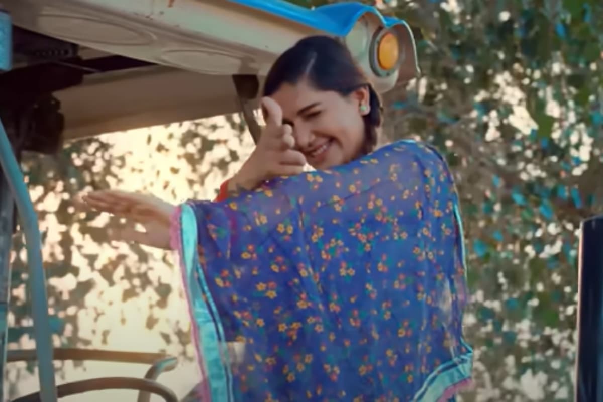 Sapna Choudhary Dance: ट्रैक्टर पर बैठ सपना चौधरी ने लगाए खूब ठुमके, देसी क्वीन की अदाएं देख दीवाने हुए फैंस, VIDEO