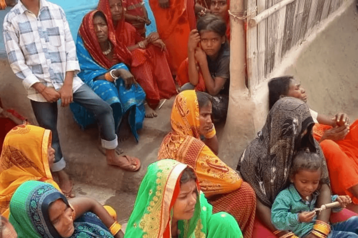 Sitamarhi News: छठ घाट पर युवक की चाकू घोंपकर हत्या, मामले की जांच कर रही पुलिस