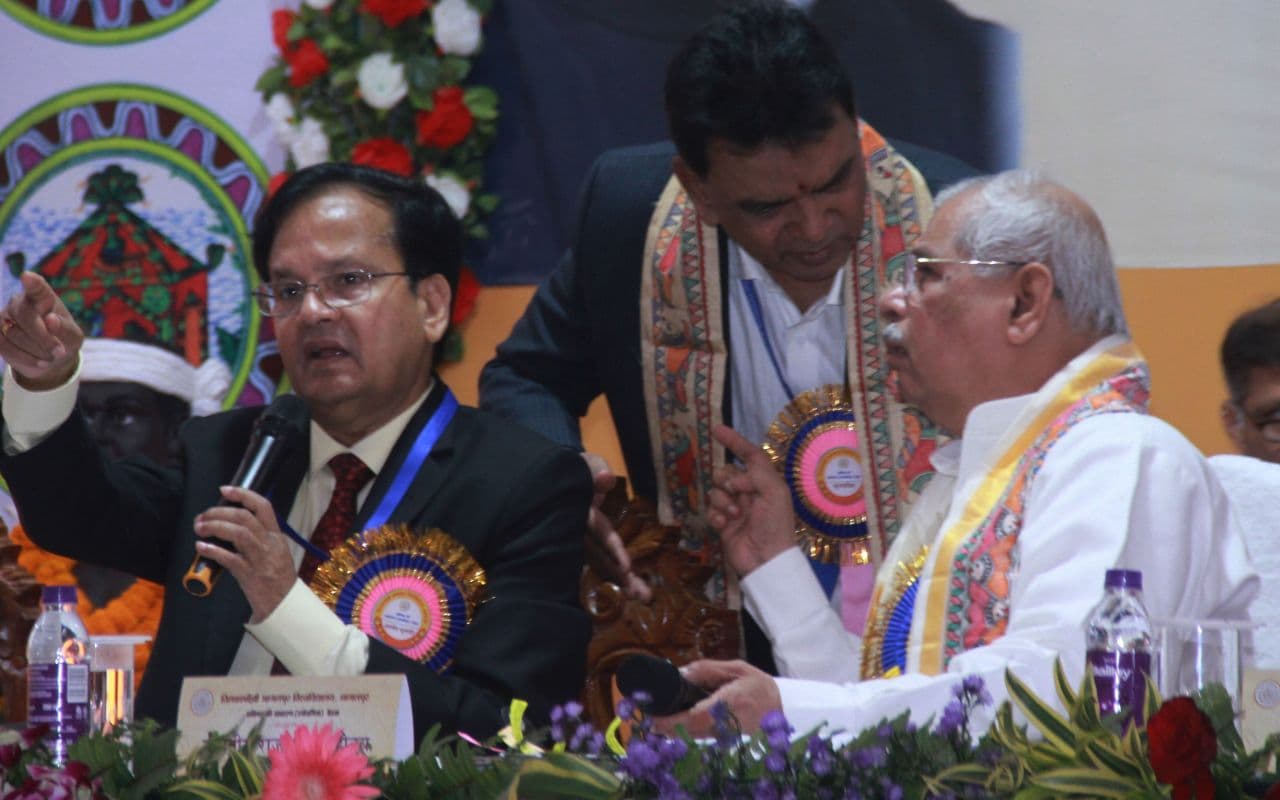 Bhagalpur: 'विद्यार्थी नौकरी लेने की नहीं, देने की सोच से बढ़ें आगे', सीनेट की बैठक में बोले चांसलर