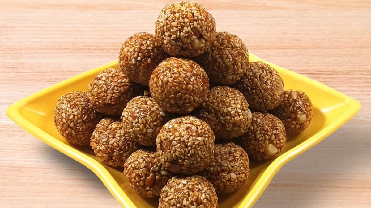 Winter Special Food: सर्दियों की शुरुआत करें ये टेस्टी तिल पिट्ठा के साथ, जानें आसान विधि