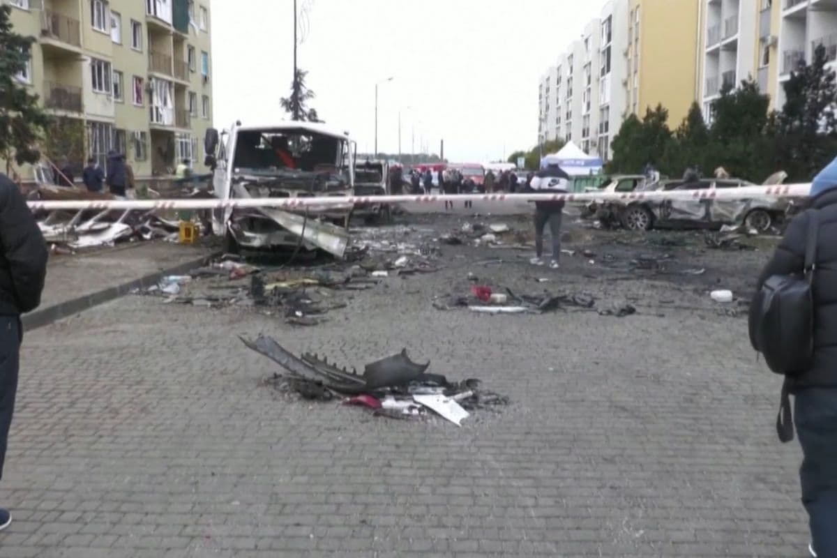 Ukraine Russia War: यूक्रेन ने 'पुतिन के किले' में मचाई तबाही, मॉस्को पर 34 ड्रोन से किया हमला