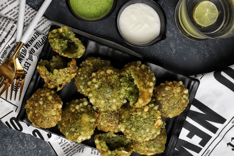 Hariyali Sabudana Vada Recipe: अगर आपने भी नहीं ट्राइ की है ये रेसपी, तो जानें हरियाली साबुदाना वड़ा बनाने का आसान तरीका