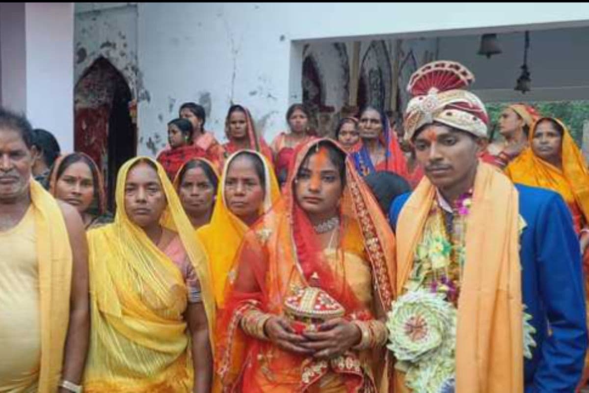 Siwan: भाई की मौत के पांच दिन बाद हुई बहन की शादी, मां की चीत्कार सुन कांपा लोगों का कलेजा Siwan: भाई की मौत के पांच दिन बाद हुई बहन की शादी, मां की चीत्कार सुन कांपा लोगों का कलेजा
