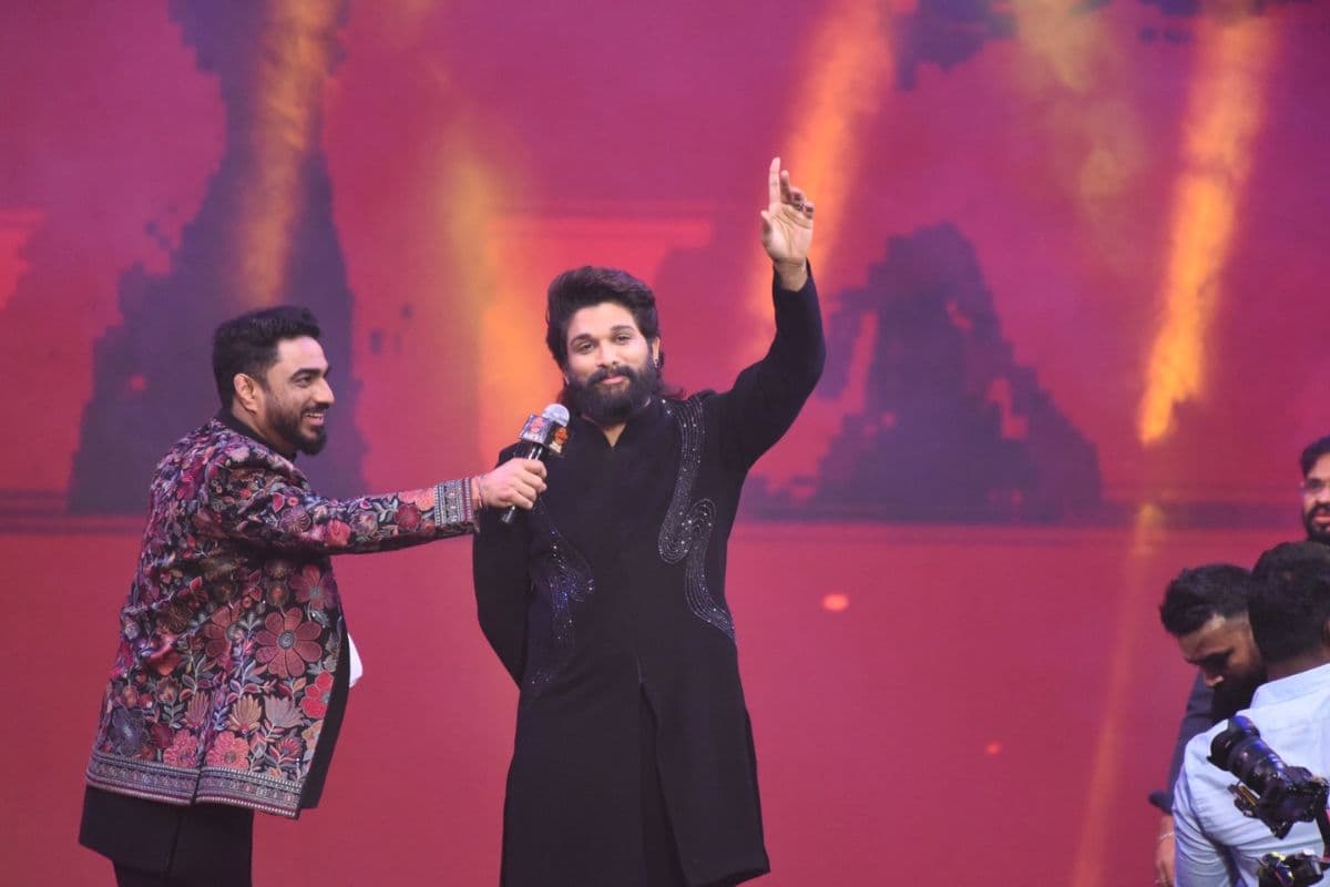 गांधी मैदान में पुष्पा-2 का ट्रेलर लांच, अल्लू अर्जुन और रश्मिका को देख बेकाबू हुई भीड़