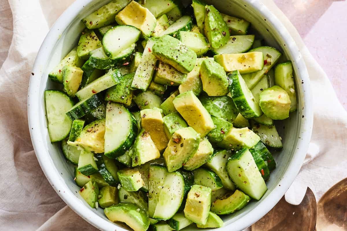 Weight Loss Recipe: अपने डाइट चार्ट में एड करें कुकुंबर सैलेड को, जानें विधि