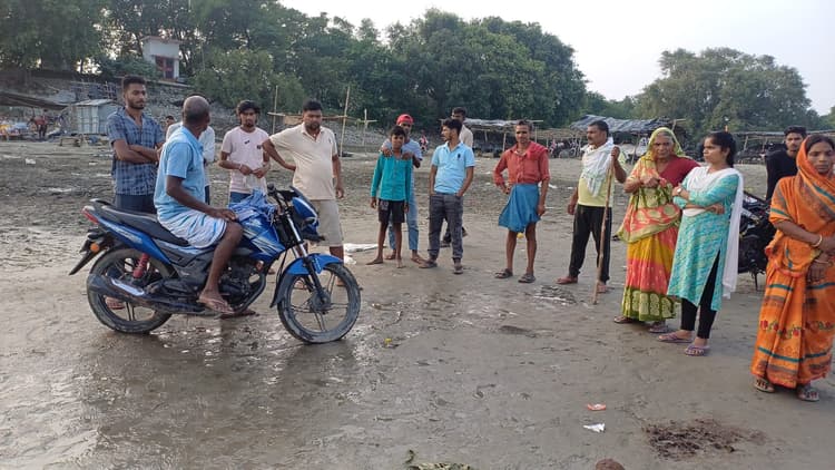 Bihar News: खगड़िया में दिवाली के दिन बुझ गया घर का चिराग, गंगा में डूबे युवक का शव बरामद