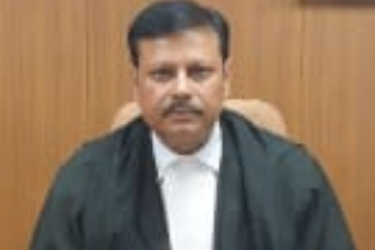 Jharkhand News: धनबाद के जज सुजीत कुमार सिंह का निधन, अशर्फी अस्पताल में थे इलाजरत